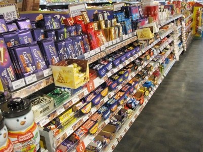 一項禁止在英國商店顯眼位置促銷糖果和其他“不健康”食品的禁令將於2022年10月生效。圖片:conveniencestore.co.uk