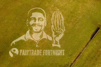 公平貿易的巨型草畫，畫的是公平貿易的可可農民俾斯麥·卡比提，啟動了為期兩周的活動，強調可持續發展問題。圖片:眼睛裏的沙子
