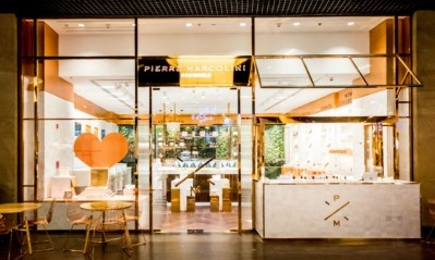 皮埃爾·馬爾科裏尼(Pierre Marcolini)的第一家中東旗艦店於今年1月開業，這家店以一麵活牆和一個冰淇淋櫃台為特色。圖片來源:Pierre Marcolini