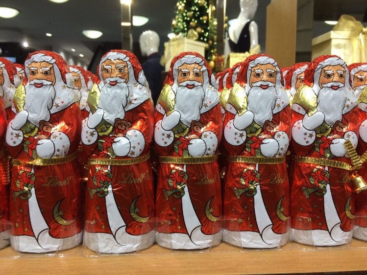 今年德國對巧克力聖誕老人的需求有所增加。圖片:邁克·羅斯