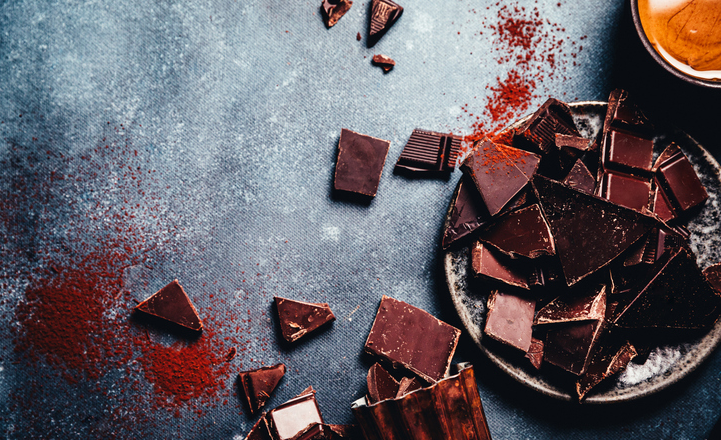 高可可黑巧克力的消費已顯示出可以改善情緒和腸道微生物組的多樣性。©Getty Images