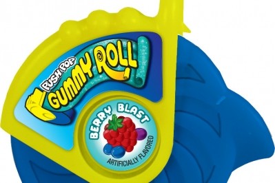 Topps展示了今年在糖果和零食店首次亮相的Push Pop Gummy Roll磁帶。