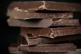研究發現，黑巧克力的重金屬含量往往高於牛奶巧克力，這可能是因為黑巧克力的可可含量更高。圖片:一些
